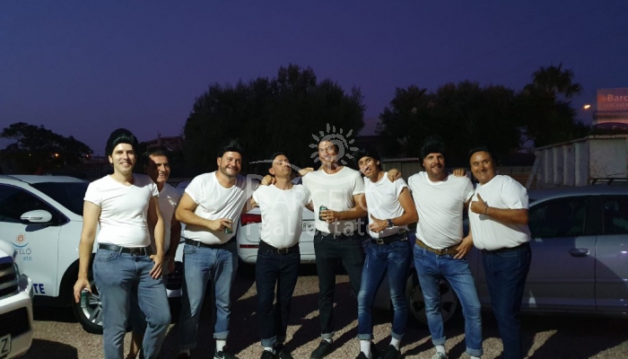 De werknemers van de Barceló Group winnen de tweede prijs van de Charanga 2019 verkleed als vet